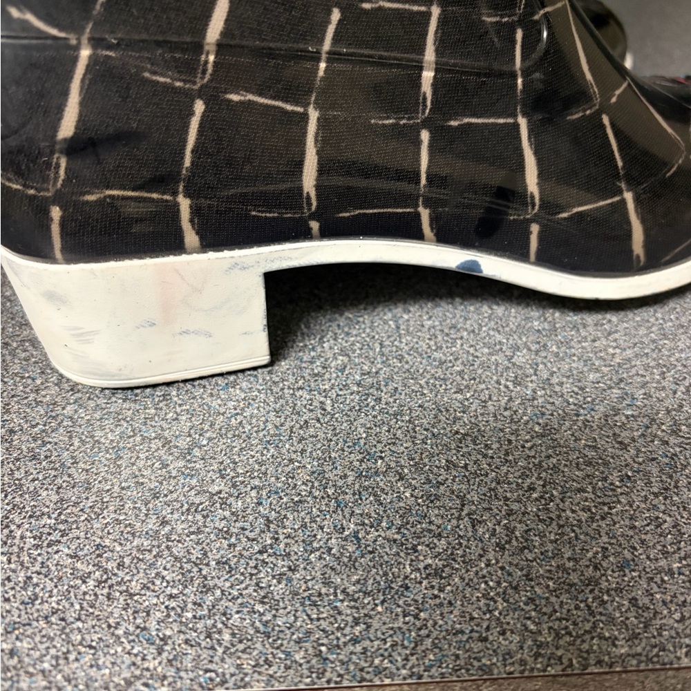 CHANEL (rain boots) - Picture 10 of 15